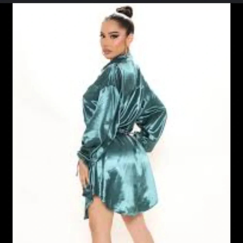 Fashion Nova "Angelina" satin shirt dress NWT - Picture 3 of 6
